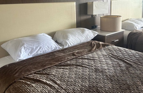 Bearss Plaza Hotel | Gardenview