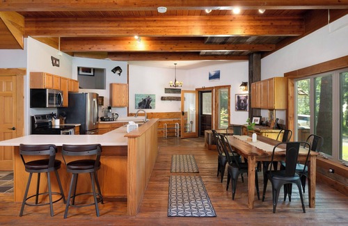 Jardine Cabina | Gardiner Getaway: your cozy cabin near Yellowstone National Park! [Unit 1]