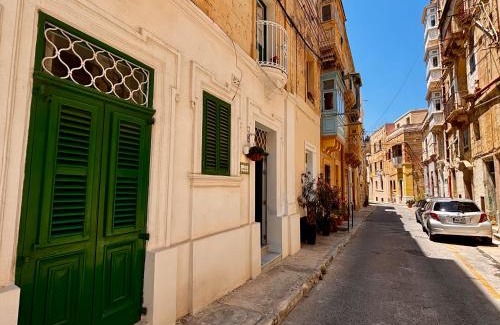 Senglea Apartamento | Gardjola Apartment - Authentic Stay By the Marina, Ideal for Couples
