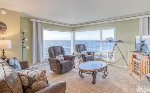 Depoe Bay Casa | Gardner Family House #1