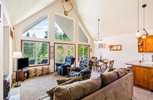 Sagle Casa | Garfield Bay View Home