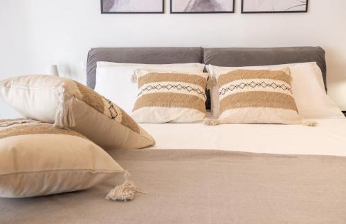 Old Town Apartamento | Garibaldi 149 - Wide two bedrooms flat - ItalyWeGo