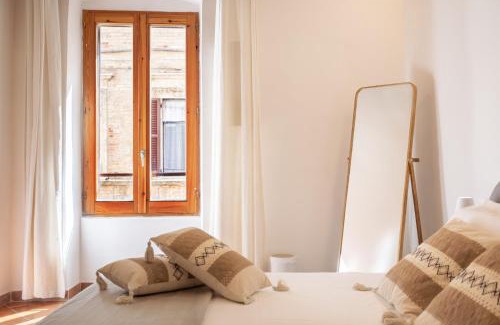 Old Town Apartamento | Garibaldi 149 - Wide two bedrooms flat - ItalyWeGo