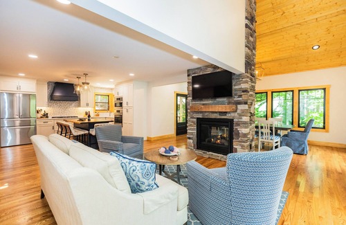 Lake Lure Casa | Garner Cove Lake House 4BR 3BA lakefront w/ dock, fire pit, game room