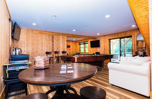 Lake Lure Casa | Garner Cove Lake House 4BR 3BA lakefront w/ dock, fire pit, game room