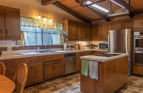 Cave Junction Casa | Garner House: Secluded woodland home; spacious & comfortable, in natural setting