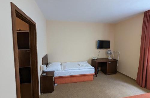 Senec Hotel | Garni Hotel Cosmopolitan