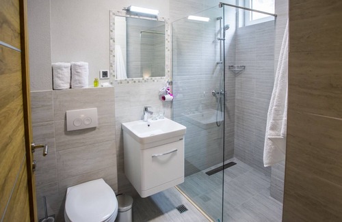Denovici Hotel | Garni Hotel Olimpija plus se nalazi u Bokokotorskom zalivu, Herceg Novi Crna Gora
