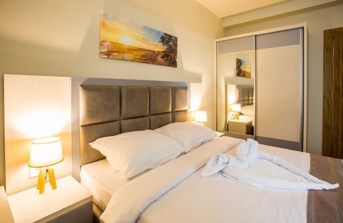 Denovici Hotel | Garni Hotel Olimpija plus se nalazi u Bokokotorskom zalivu, Herceg Novi Crna Gora