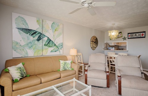 Caswell Beach Condominio | Garris Hideaway # 2: 2 BR / 2 BA condo en Caswell Beach, capacidad para 6