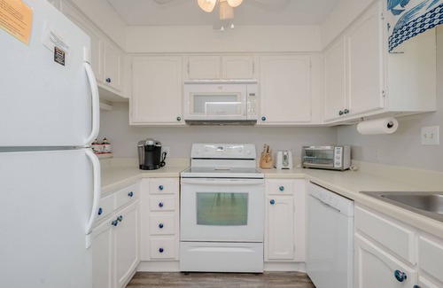 Caswell Beach Condominio | Garris Hideaway # 2: 2 BR / 2 BA condo en Caswell Beach, capacidad para 6