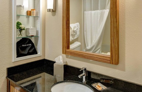 Dover Hotel | Garrison Hotel & Suites Dover-Portsmouth, Ascend Hotel Collection