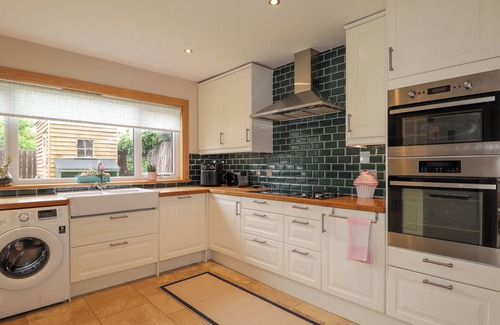 Inverness City Centre Cabaña | GARRY ISLE, family friendly, country holiday cottage in Inverness