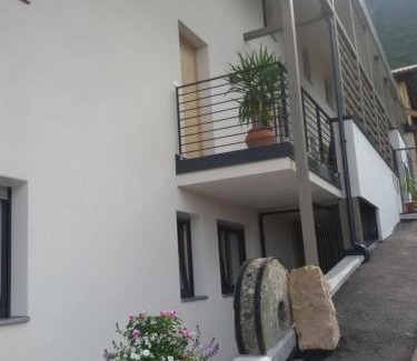 Caldaro Sulla Strada del Vino Apartamento | Gartenappartements Die Mühle