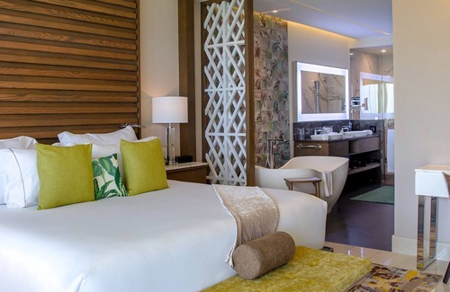 Playa Mujeres Complejo | Garza Blanca Cancun Resort 2bed, 3 bath suite w/ kit, w/d, liv rm w/sofabed