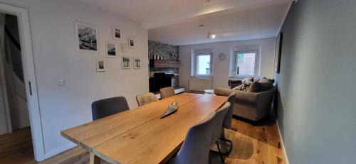 Grevenbroich Apartamento | Gasthaus Sürder Hof