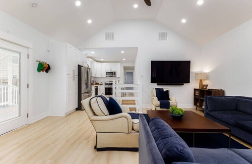 Northeast South Bend Casa | Gate 14–Your Home by the Dome!