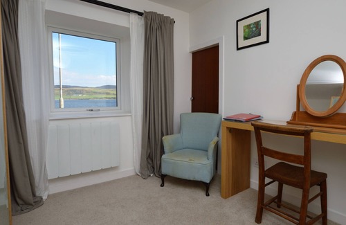 Tighnabruaich Cabaña | Casa de Gate recientemente renovada en la orilla, para 6 personas.