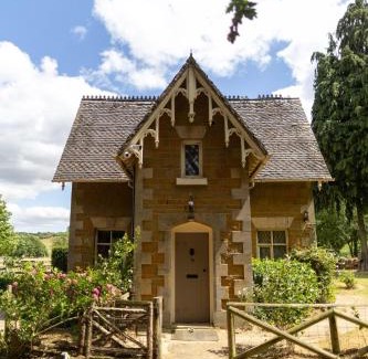 Knipton Casa | Gate Lodge - Sleeps 4 - Near Belvoir Castle