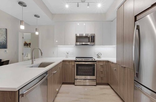 NoMa Hotel | Gated 2BR in the Heart of NoMa | Rooftop, Grill & Deck