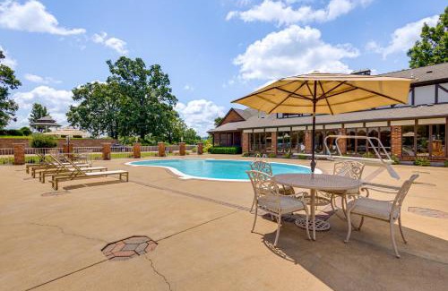 De Soto Casa | Gated 35-Acre De Soto Estate Pool, Lake and Patio!