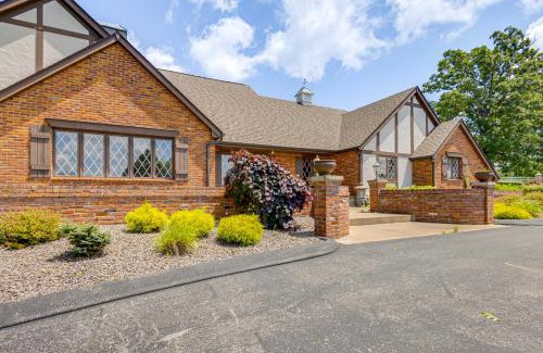 De Soto Casa | Gated 35-Acre De Soto Estate Pool, Lake and Patio!