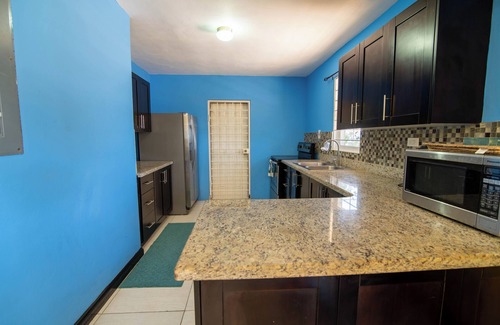 Portmore Casa | Gated Beachfront House - 10 Minutes from Kingston