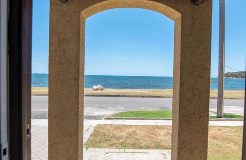 Portmore Casa | Gated Beachfront House - 10 Minutes from Kingston