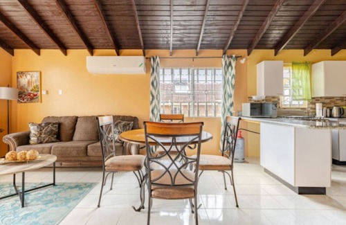 Rhyne Park Village Casa | Gated Charming deluxe 2 bed/home
