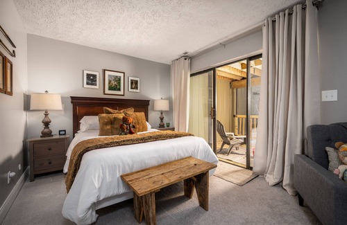 Avoca Condominio | Gated Community Condo among the trees at Lake Monroe, Bloomington, IN