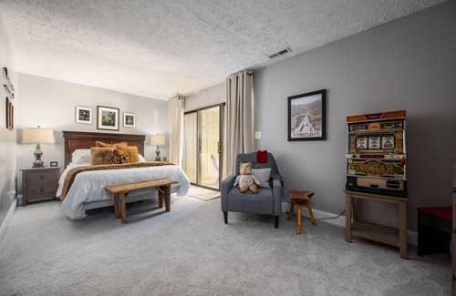 Avoca Condominio | Gated Community Condo among the trees at Lake Monroe, Bloomington, IN
