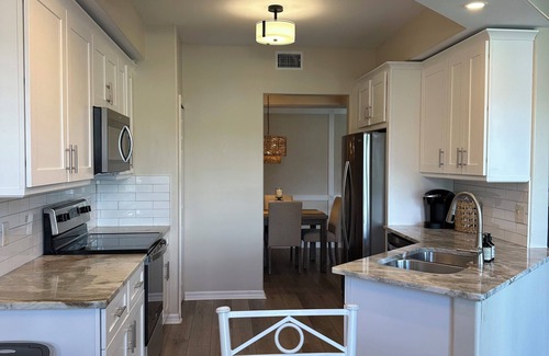 Iona Condominio | Gated community condo with private island minutes to Fort Myers Beach or Sanibel