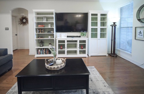 Voth Casa | Gated Community entire house w/ fenced backyard