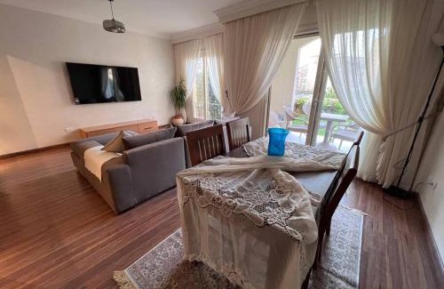 Cairo Apartamento | Gated Compound ground floor with garden