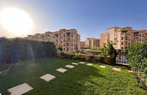 Cairo Apartamento | Gated Compound ground floor with garden