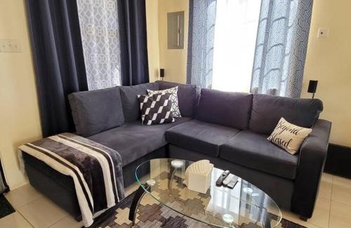 Portmore Casa | Gated Cozy Urban Luxe Retreat