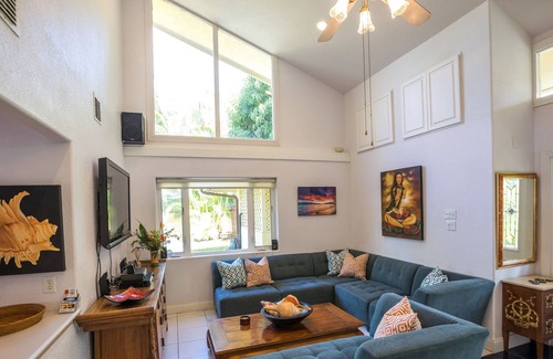 Historic Lahaina Front Street Casa | Privado, cerrada con piscina, 2 min. Camina a la playa y Lahaina, Lush, Aloha Spirit!