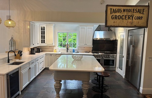 Middletown Casa | Casa señorial cerrada cerca de las playas / Newport w / Massive open Living / Gourmet Kitchenn