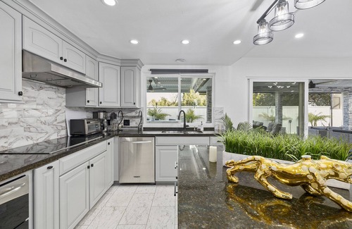 Chatsworth Casa | Gated Luxurious Modern Hills Oasis Estate POOL/SPA