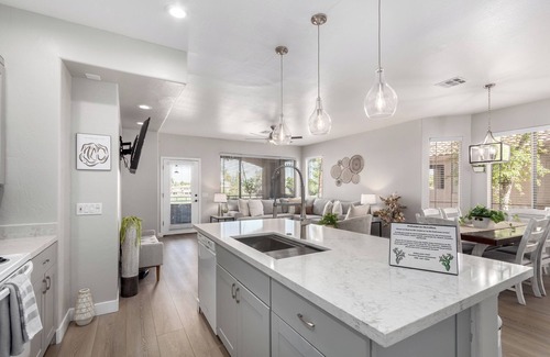 Alta Mesa Condominio | Gated Luxury Condo. 3 King beds! Alta Mesa Resort golf course view!