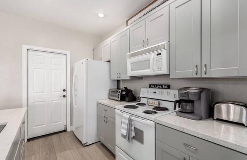 Alta Mesa Condominio | Gated Luxury Condo. 3 King beds! Alta Mesa Resort golf course view!