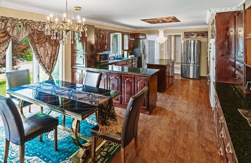 Andover Casa | Gated Mansion: Basketball Court, Movie Theater, Views, & free vineyard tours !