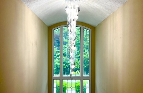 Andover Casa | Gated Mansion: Basketball Court, Movie Theater, Views, & free vineyard tours !