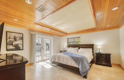 Westchester Casa | Gated Miami Pool House