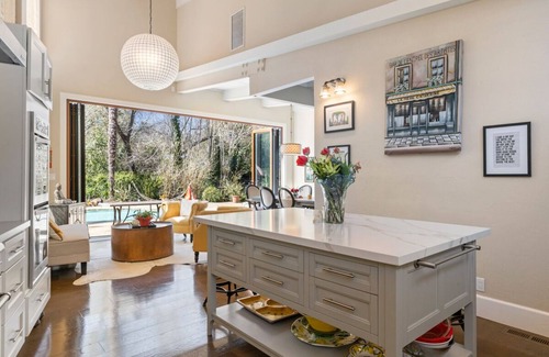 San Anselmo Casa | Gated, mid-century modern home feels like Hawaii -designed for entertaining/fun.