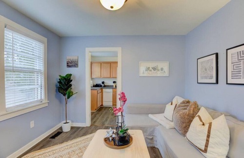 Midtown Apartamento | Gated Midtown Cottage with Perfect Location!