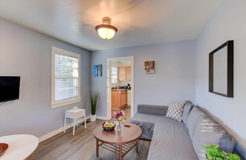 Midtown Apartamento | Gated Midtown Cottage with Perfect Location!
