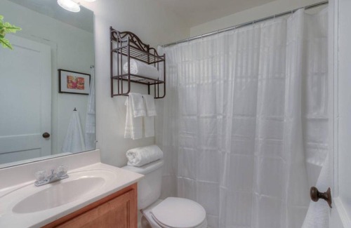 Midtown Apartamento | Gated Midtown Cottage with Perfect Location!
