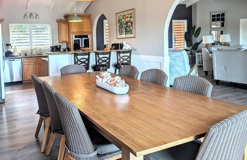 Estate Marys Fancy Casa | Gated Neighborhood with Sandy Beach