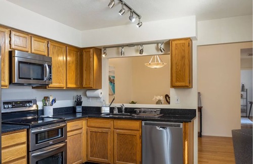 Tucson Casa | Gated Oasis: Garage, Resort Pool & Spa, Ultra-Fast WiFi by I-10/Grant